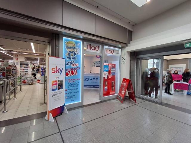 Locale Commerciale in vendita a Foligno, Umbria