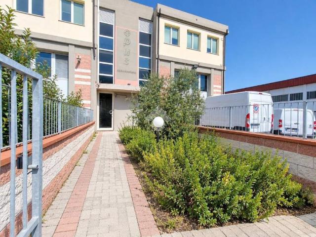 Locale Commerciale in vendita a Follonica, Grosseto