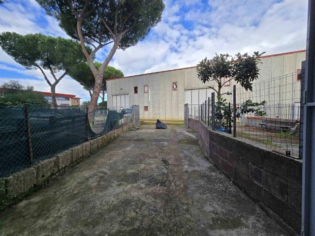 Locale Commerciale in vendita a Follonica, Toscana