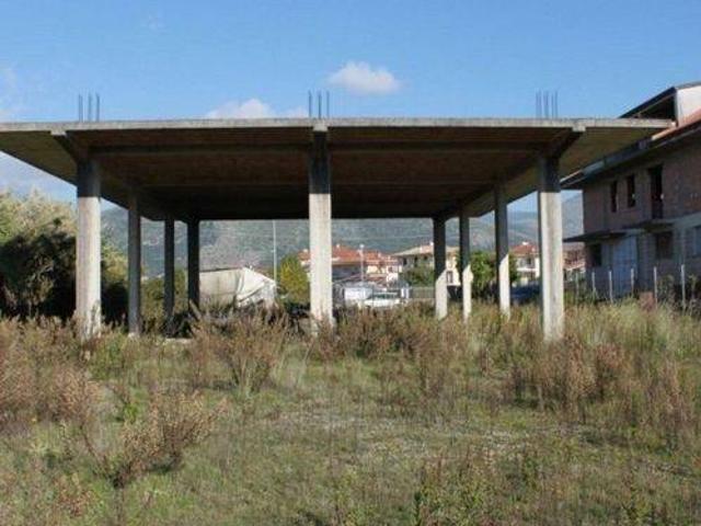 Locale Commerciale in vendita a Spinete, Salto Di Fondi