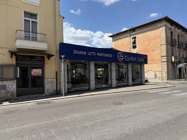 Locale Commerciale in vendita a Porta Roma, Salto Di Fondi