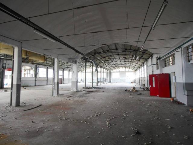 Locale Commerciale in vendita a Villadolt / Viladolt, Fontanafredda