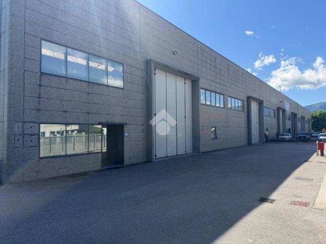 Locale Commerciale in vendita a Fontanafredda, Friuli-Venezia Giulia