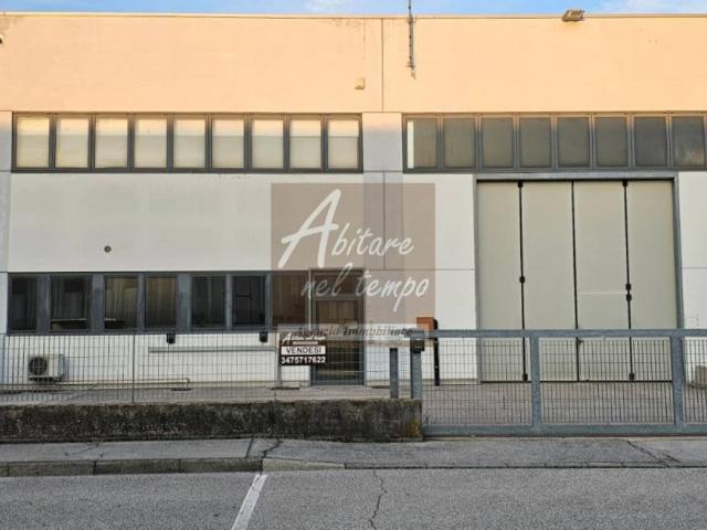 Locale Commerciale in vendita a Fontaniva, Veneto