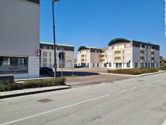 Locale Commerciale in vendita a Fontaniva, Veneto