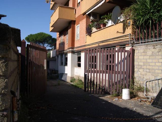 Locale Commerciale in vendita a Tor Lupara, Roma Capitale
