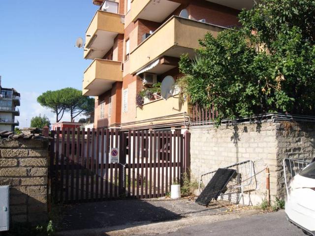 Locale Commerciale in vendita a Tor Lupara, Roma Capitale