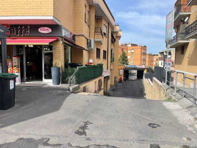 Locale Commerciale in vendita a Tor Lupara, Roma Capitale
