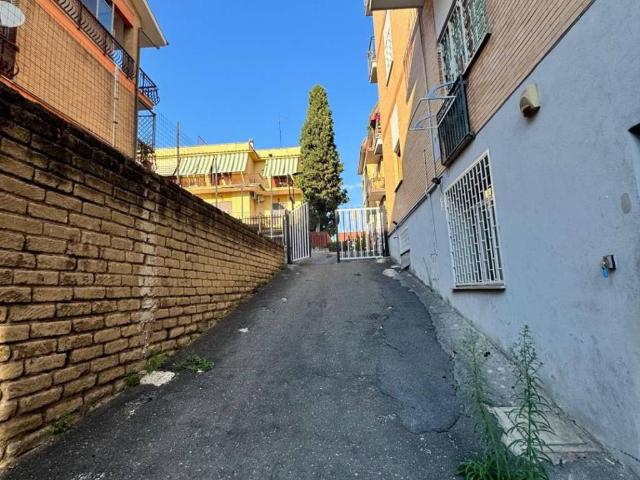 Locale Commerciale in vendita a Tor Lupara, Fonte Nuova