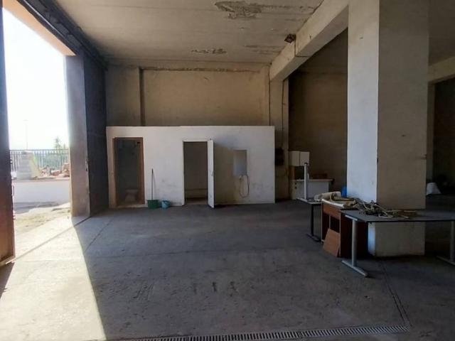 Locale Commerciale in vendita a Monte San Biagio, Roma Capitale