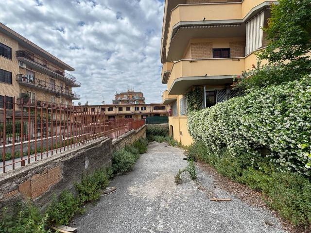 Locale Commerciale in vendita a Tor Lupara, Roma Capitale