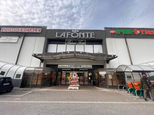 Locale Commerciale in vendita a Quarto del Carnale, Roma Capitale