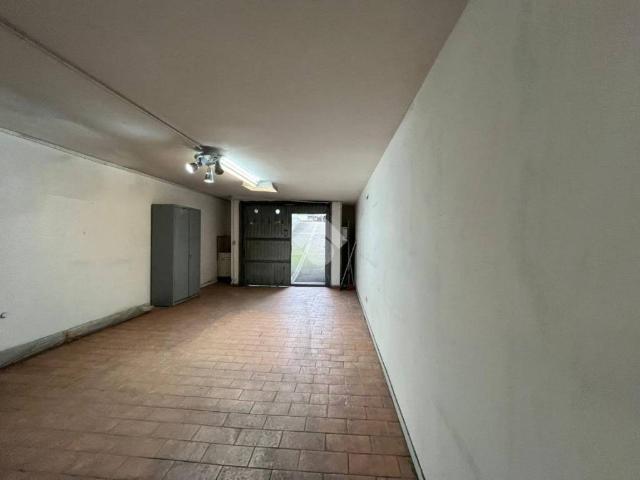 Locale Commerciale in vendita a Fontevivo, Reggio Emilia
