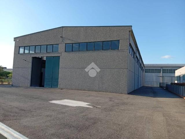 Locale Commerciale in vendita a Fontevivo, Reggio Emilia
