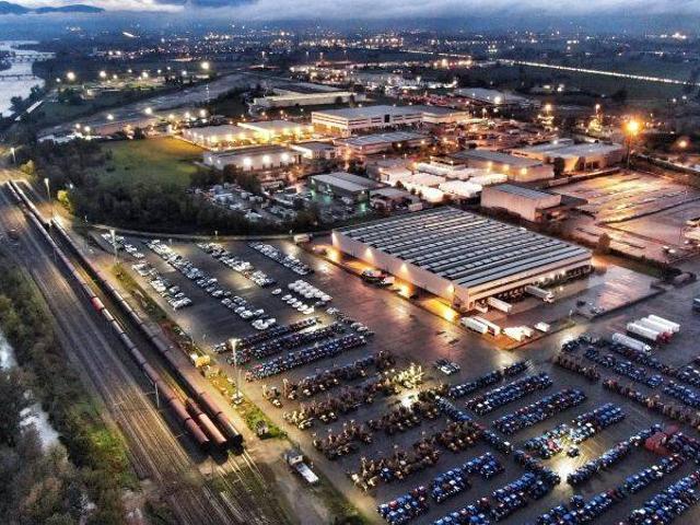 Locale Commerciale in vendita a Fontevivo, Reggio Emilia