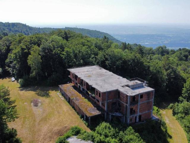 Locale Commerciale in vendita a Forgaria Nel Friuli, Friuli-Venezia Giulia