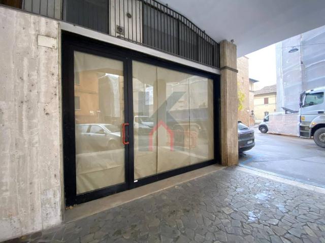 Locale Commerciale in vendita a Unione di Comuni della Romagna Forlivese, Quattro