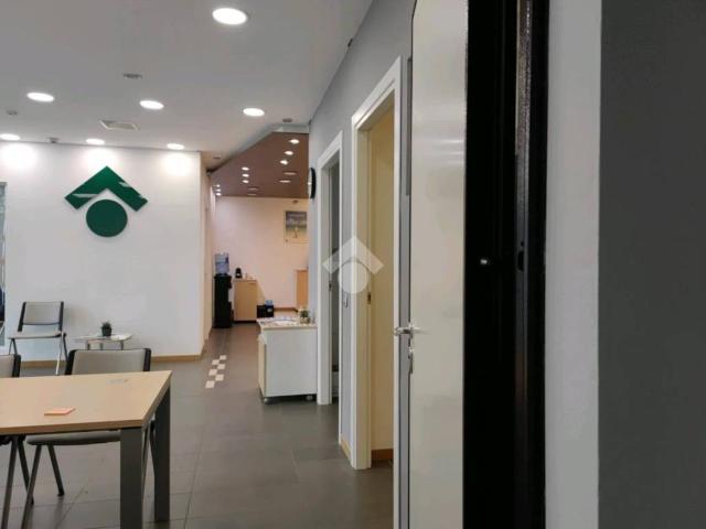 Locale Commerciale in vendita a Unione di Comuni della Romagna Forlivese, Quattro