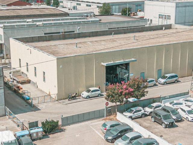 Locale Commerciale in vendita a Unione di Comuni della Romagna Forlivese, Quattro