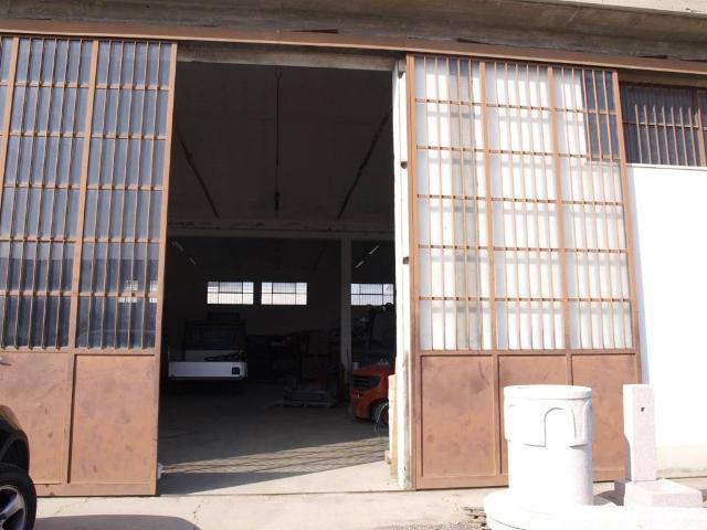 Locale Commerciale in vendita a Coriano, Forlì
