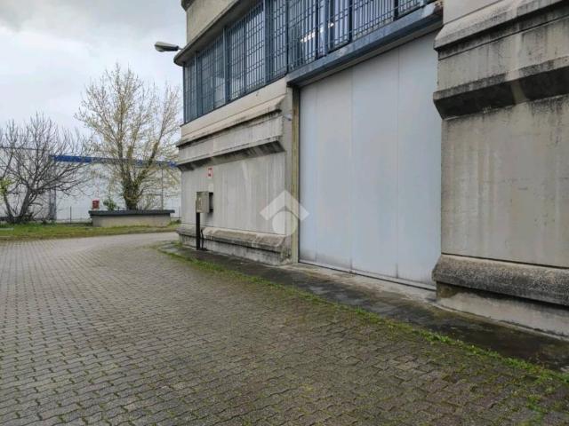 Locale Commerciale in vendita a Unione di Comuni della Romagna Forlivese, Quattro