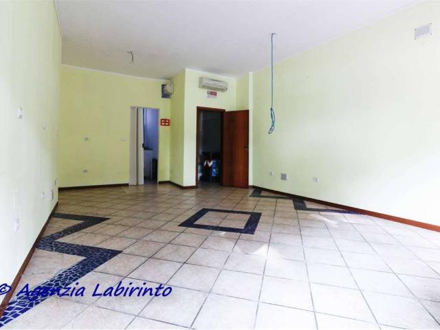 Locale Commerciale in vendita a Unione di Comuni della Romagna Forlivese, Quattro