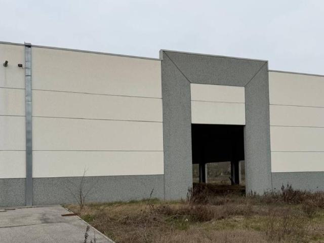 Locale Commerciale in vendita a Unione di Comuni della Romagna Forlivese, Quattro