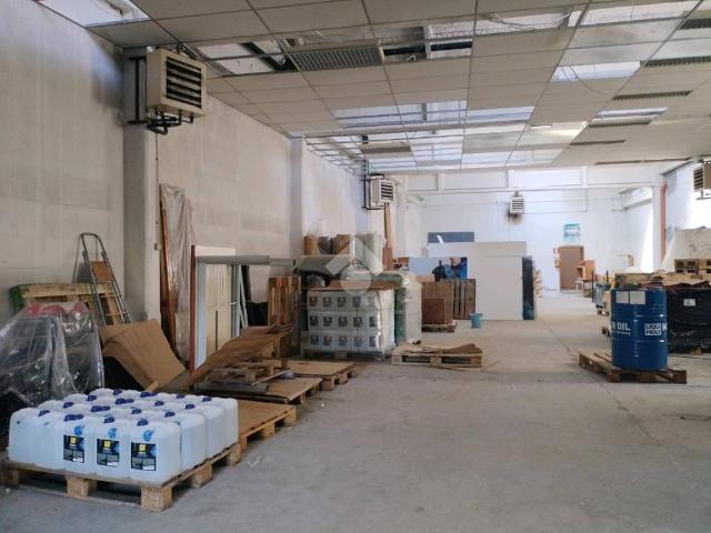 Locale Commerciale in vendita a Unione di Comuni della Romagna Forlivese, Quattro
