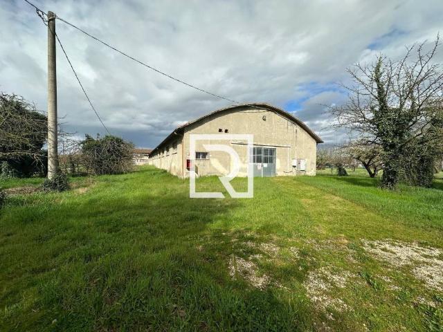 Locale Commerciale in vendita a Unione di Comuni della Romagna Forlivese, Quattro
