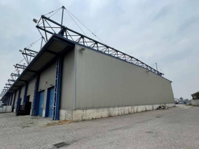 Locale Commerciale in vendita a Unione di Comuni della Romagna Forlivese, Quattro