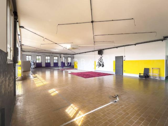 Locale Commerciale in vendita a Unione di Comuni della Romagna Forlivese, Quattro