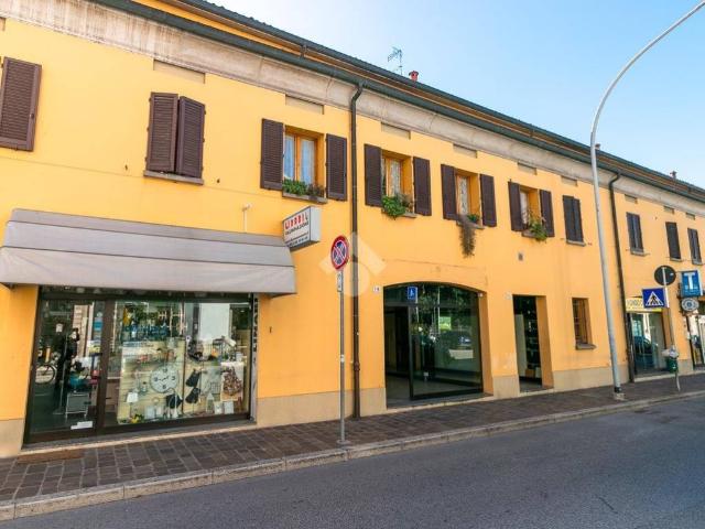 Locale Commerciale in vendita a Unione di Comuni della Romagna Forlivese, Quattro