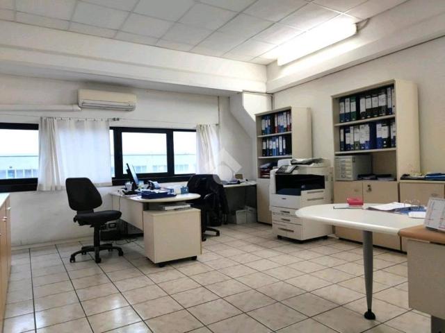 Locale Commerciale in vendita a Unione di Comuni della Romagna Forlivese, Quattro