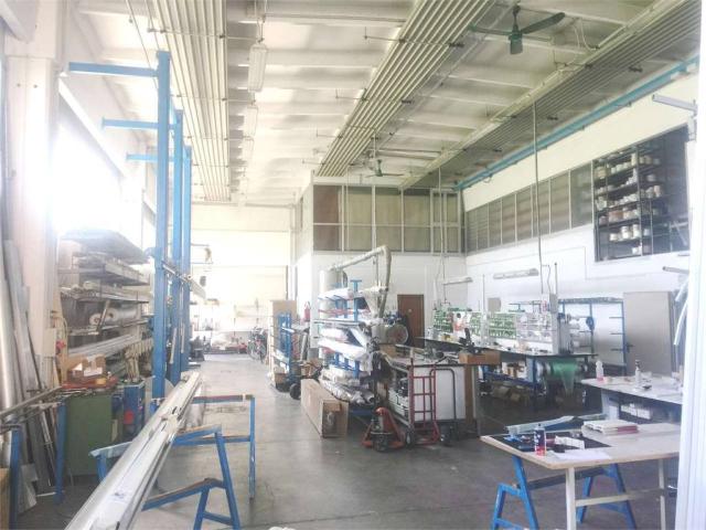 Locale Commerciale in vendita a Unione di Comuni della Romagna Forlivese, Quattro