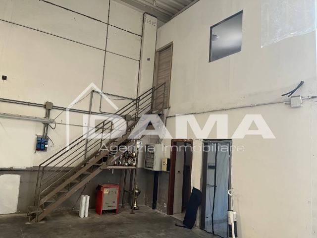 Locale Commerciale in vendita a Unione di Comuni della Romagna Forlivese, Quattro