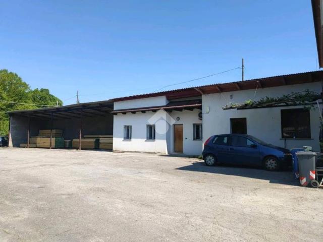 Locale Commerciale in vendita a Unione di Comuni della Romagna Forlivese, Quattro