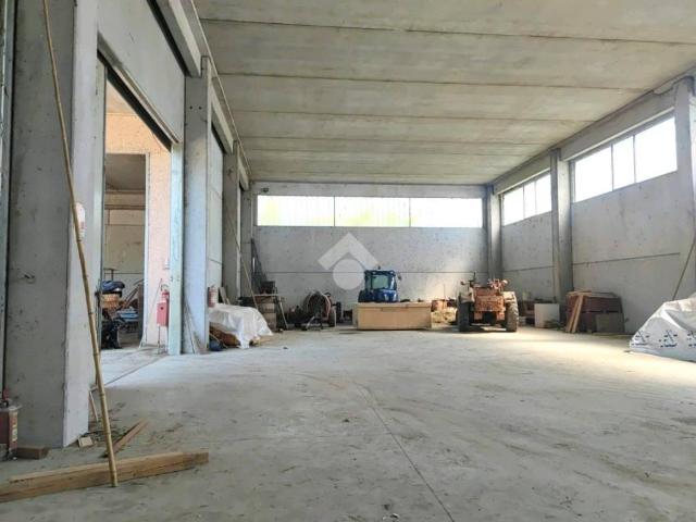 Locale Commerciale in vendita a Unione di Comuni della Romagna Forlivese, Quattro