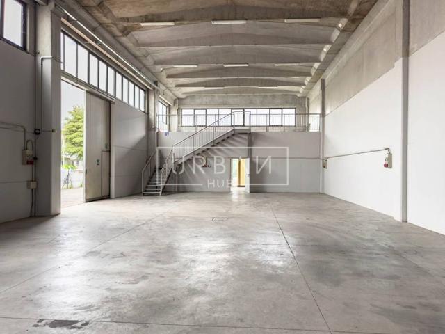Locale Commerciale in vendita a Unione di Comuni della Romagna Forlivese, Quattro