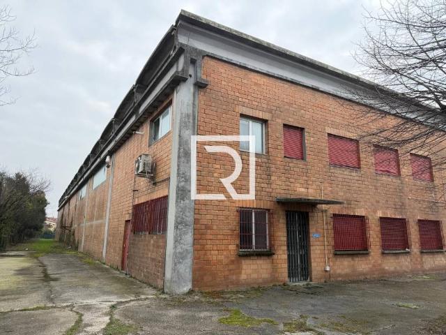 Locale Commerciale in vendita a Unione di Comuni della Romagna Forlivese, Quattro