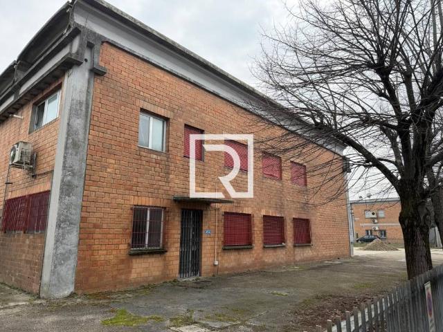 Locale Commerciale in vendita a Unione di Comuni della Romagna Forlivese, Quattro