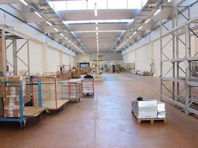Locale Commerciale in vendita a Unione di Comuni della Romagna Forlivese, Quattro
