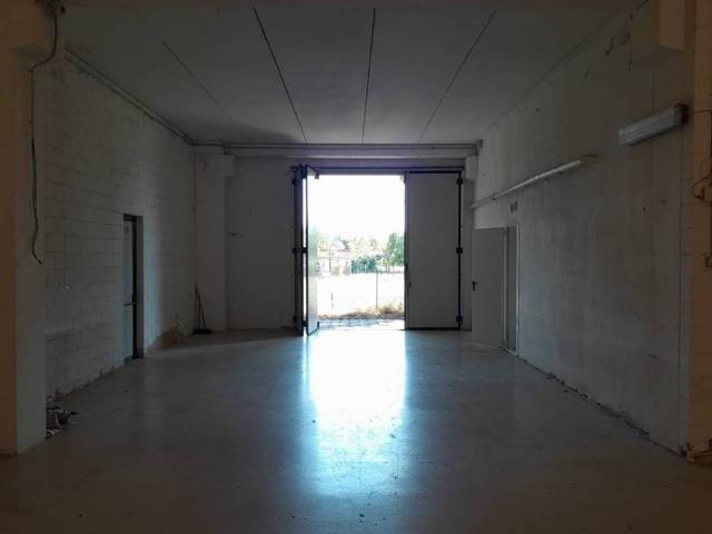 Locale Commerciale in vendita a Unione di Comuni della Romagna Forlivese, Quattro