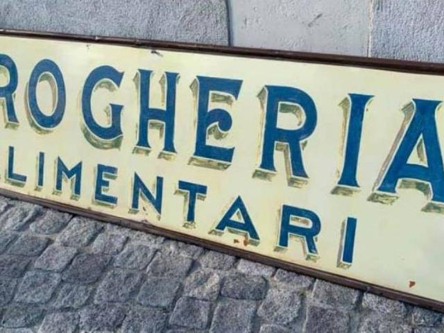 Locale Commerciale in vendita a Unione di Comuni della Romagna Forlivese, Quattro