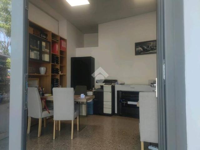Locale Commerciale in vendita a Ravaldino, Forlì