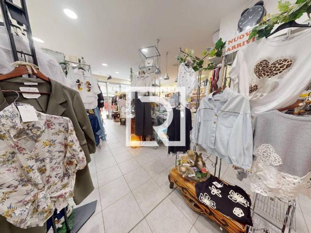 Locale Commerciale in vendita a Unione di Comuni della Romagna Forlivese, Quattro