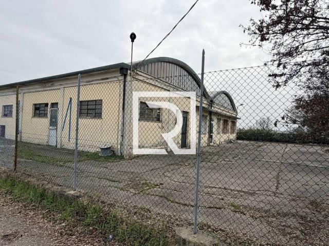 Locale Commerciale in vendita a Unione di Comuni della Romagna Forlivese, Quattro