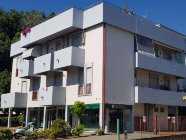 Locale Commerciale in vendita a Unione di Comuni della Romagna Forlivese, Quattro