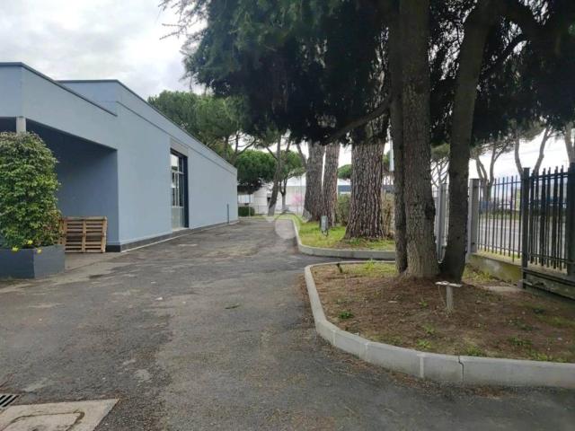 Locale Commerciale in vendita a Unione di Comuni della Romagna Forlivese, Quattro
