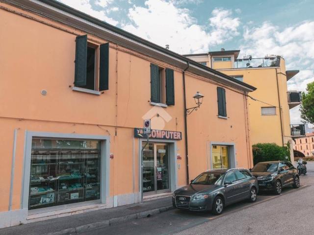 Locale Commerciale in vendita a Unione di Comuni della Romagna Forlivese, Quattro