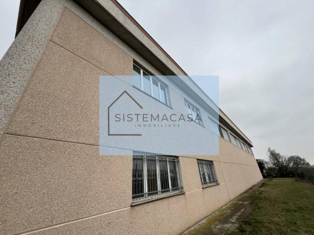 Locale Commerciale in vendita a Unione di Comuni della Romagna Forlivese, Quattro